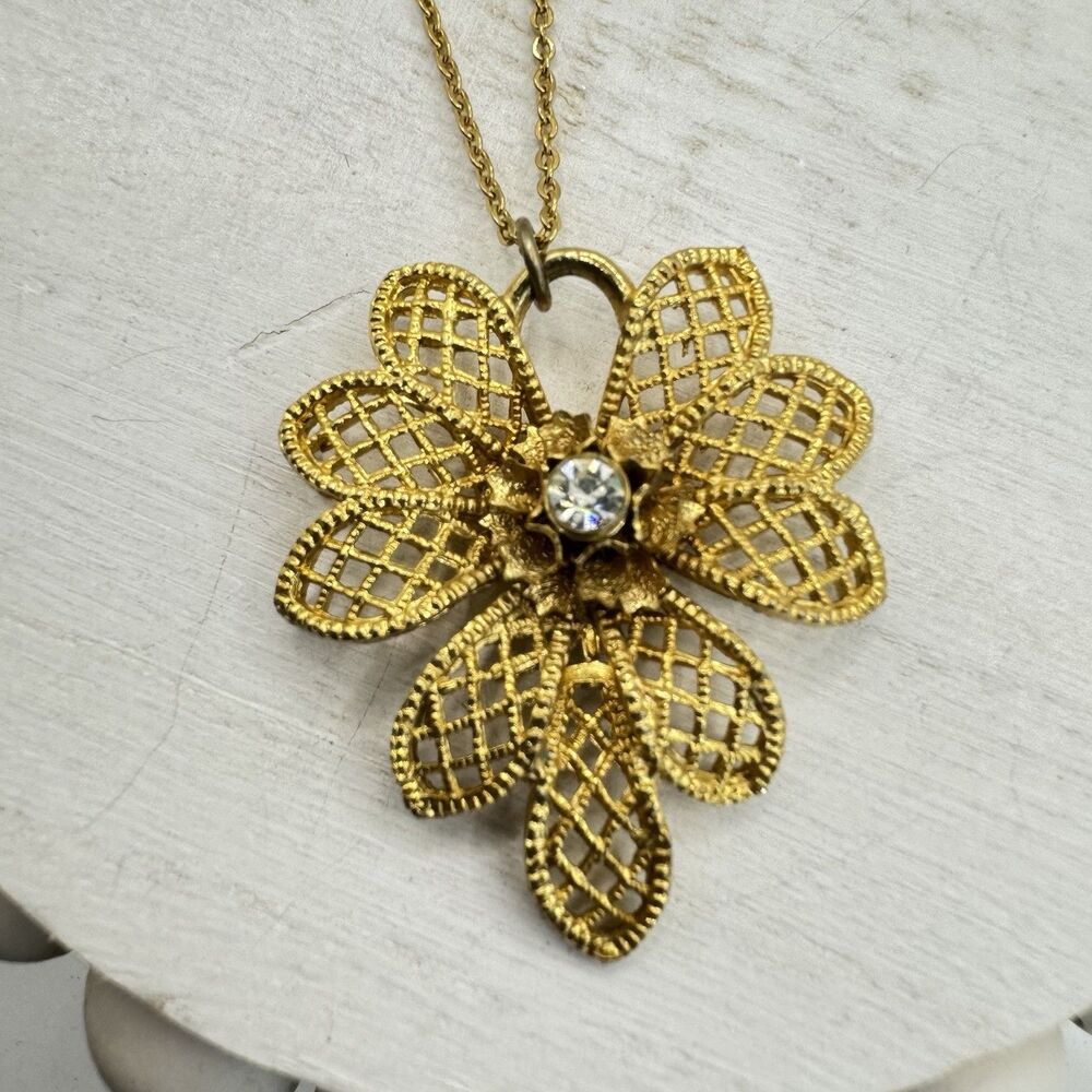 Vintage Gold Tone Waffle Weave Flower Rhinestone Pendant Necklace Unique Spring